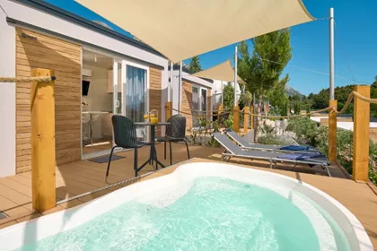 Premium mobile home - swimming pool.jpg